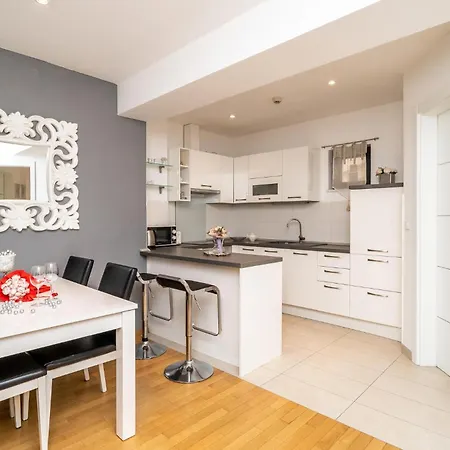 Stunning In With Wifi Apartment *
