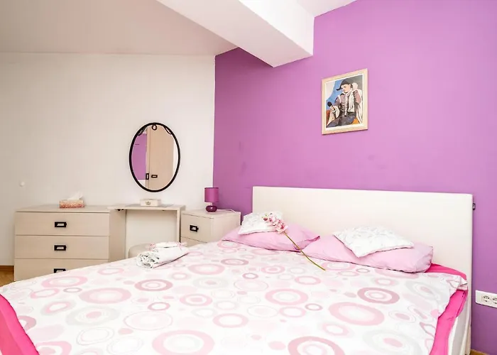1 Bedroom Cozy In Apartment *