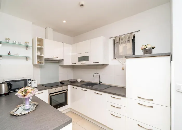 Apartment 1 Bedroom Cozy In
